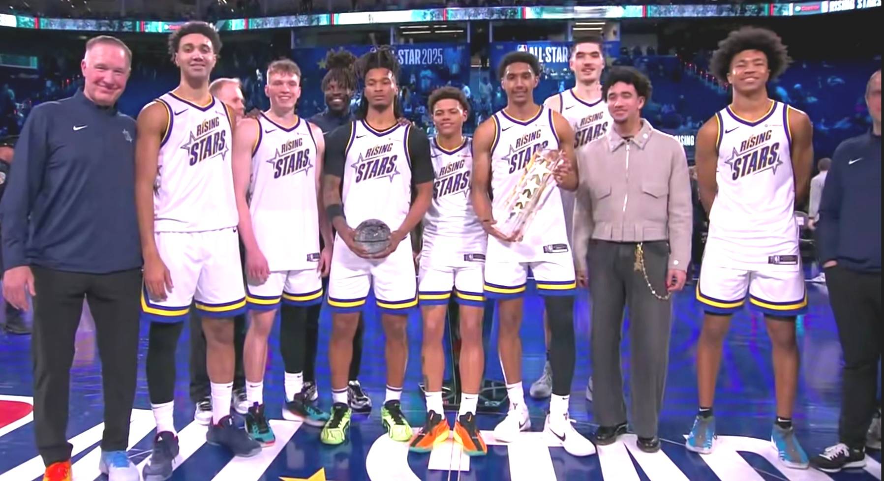 多米体育娱乐 -全明星赛倒计时,明尼苏达森林狼清晨远射贴柱,细节引发关注,压力陡增,临场指挥获称赞的简单介绍